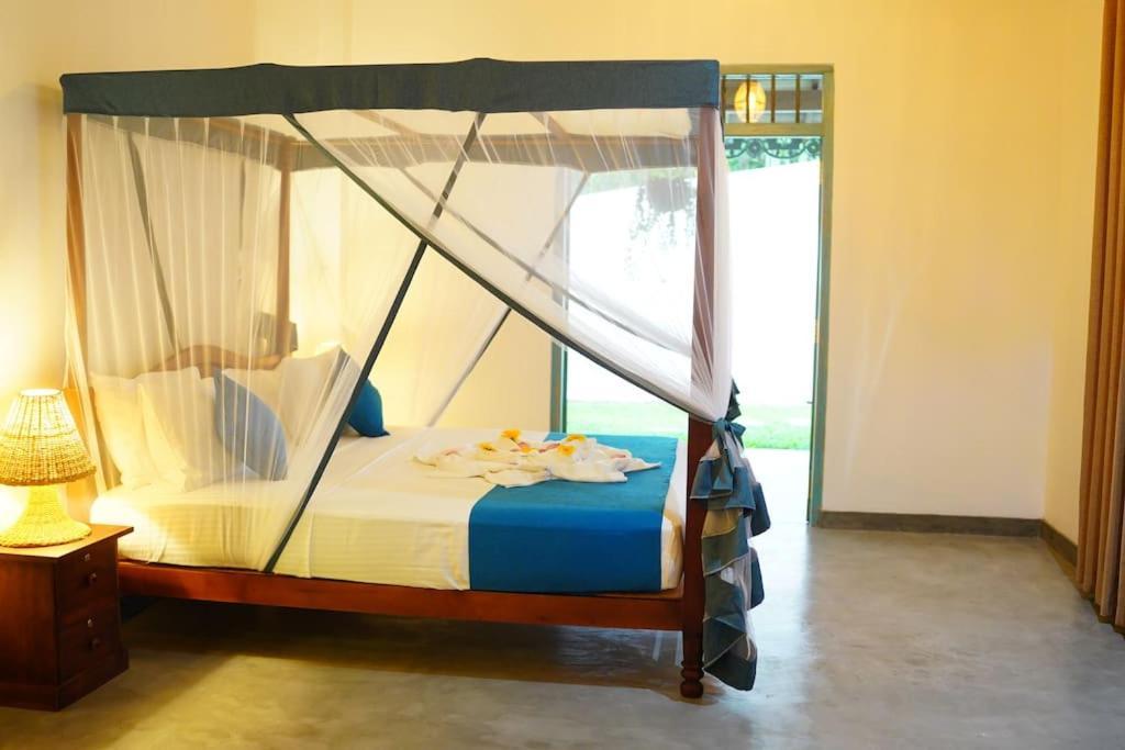 Ronaya Surf Waves Villa Dikwella Eksteriør bilde