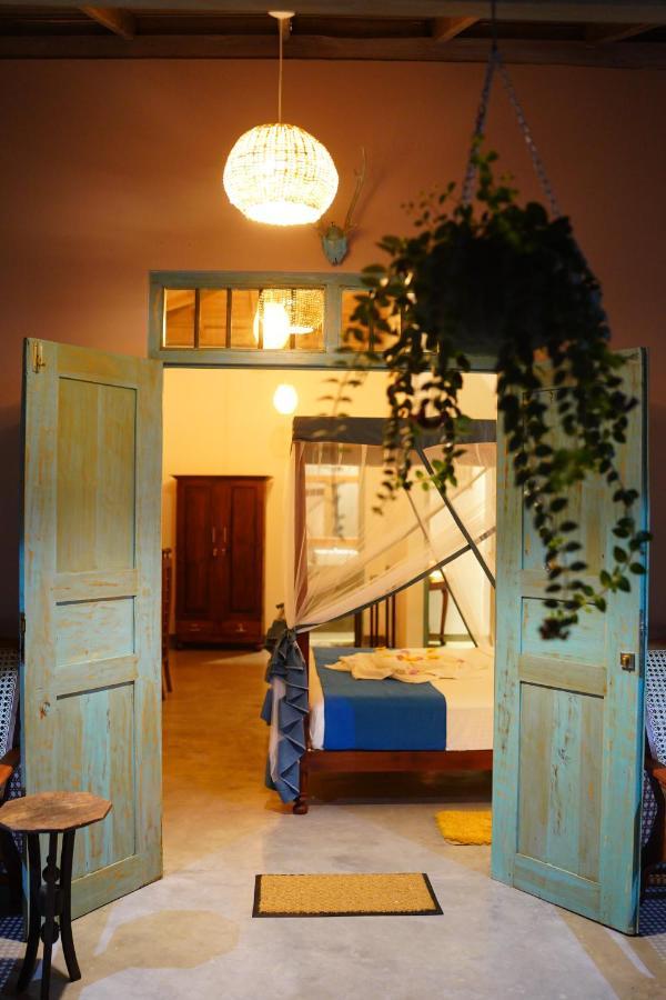 Ronaya Surf Waves Villa Dikwella Eksteriør bilde